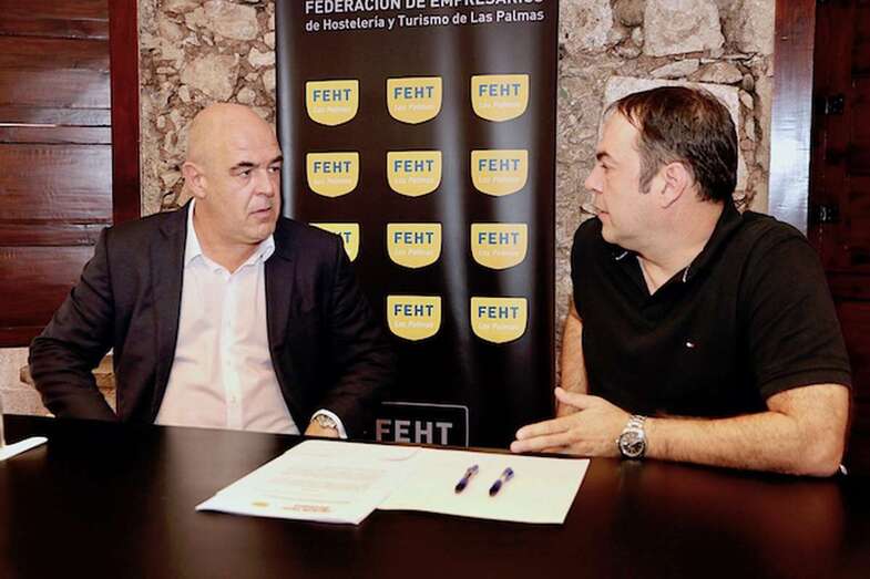 Momento de la firma del convenio (Foto TA)